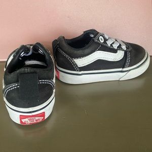 Toddler black and white easy on vans